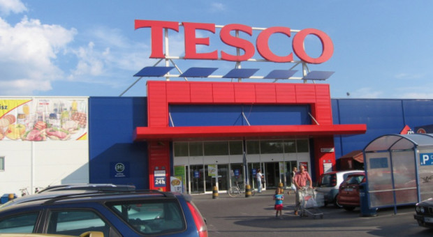Pracownicy Tesco stracą pracę (Tesco, fot. wikipedia/CC BY-SA 3.0) Zwolnienia grupowe w Tesco: Co będzie z pracownikami?