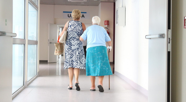 Demografia: Starzenie się Polaków będzie wymagało rozwinięcia usług opiekuńczych