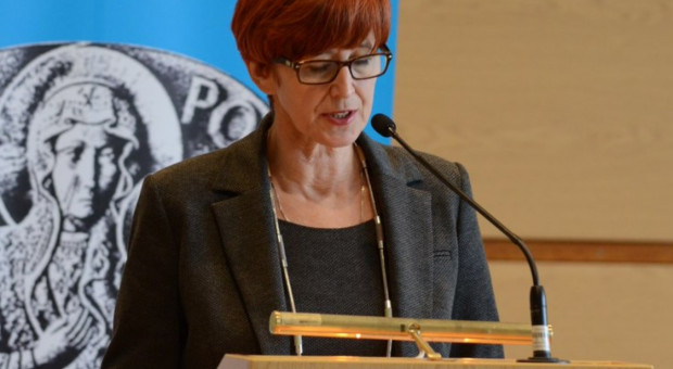 Kluczowe elementy 500 plus , które mają wpływ na skutki finansowe, nie ulegną zmianie - zaznacza minister rodziny (Elżbieta Rafalska fot.twitter.com/MRPiPS_GOV_PL) Elżbieta Rafalska: Kobiety nie rezygnują z pracy przez 500 plus, ale z części zatrudnienia