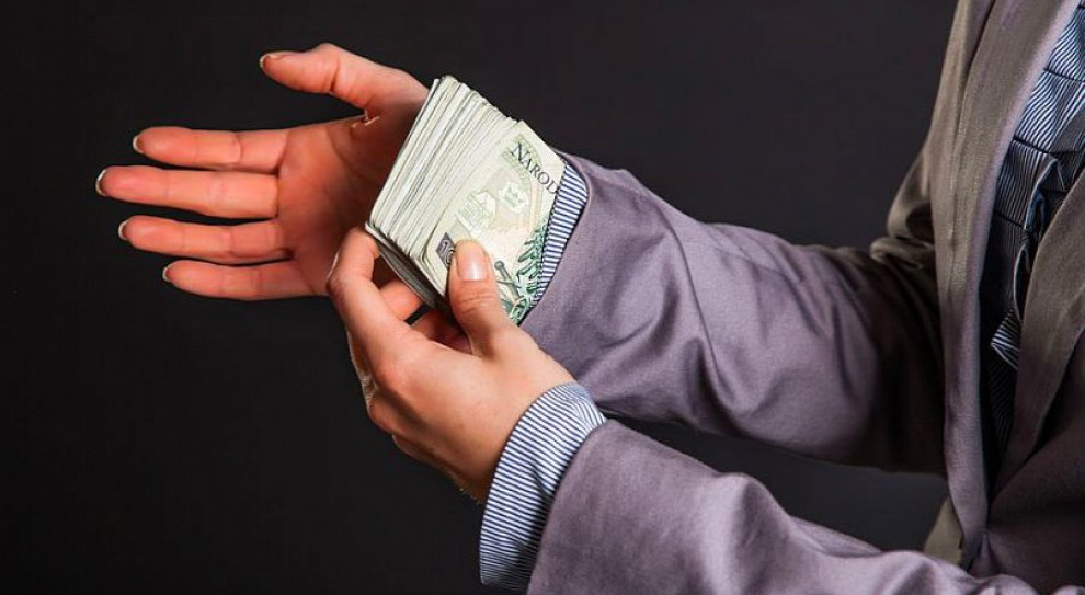 Presja wywierana na pracowników sprawia, że są oni skłonni do nieetycznych działań. (Fot. Fotolia) Korupcja w Polsce: Pokolenie Y najczęściej dopuszcza się nadużyć