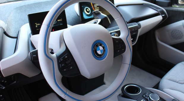 BMW produkuje w Wielkiej Brytanii m.in. Mini i np. Rolls-Royce. Miesiąc strajku może drastycznie odbić się na produkcji tych marek. (fot.:pixabay.com) Miesięczny strajk w BMW? Pracownicy zapowiadają walkę o wynagrodzenie