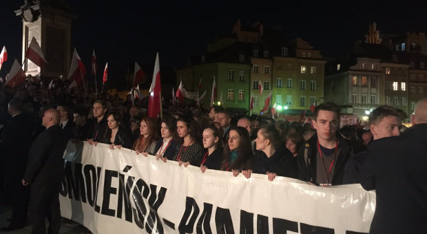 Sondaż: Polacy chcą, by 10 kwietnia był wolny od pracy?