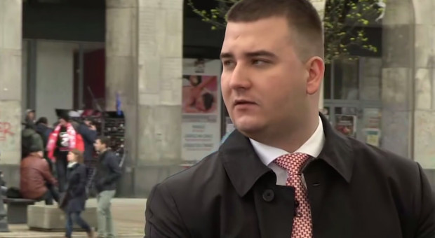Bartłomiej Misiewicz był przez kilka miesięcy pod silnym naciskiem opinii publicznej. Obserwowano każdą zmianę w jego zawodowym życiorysie. (fot.:youtube.com) Misiewicz pod skrzydłami RPO? Miano naruszyć dobra byłego rzecznika MON