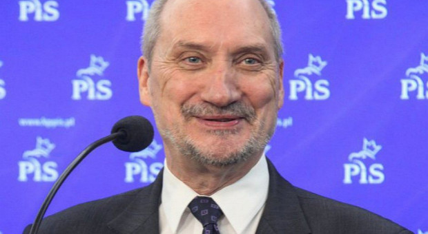 Minister Antoni Macierewicz (fot.pis.org.pl) PO złoży wniosek o wotum nieufności dla ministra Antoniego Macierewicza