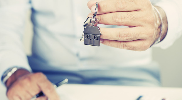 Najkrócej na spłatę kredytu trzeba pracować w województwie śląskim i mazowieckim (fot. Shutterstock) Planujesz kupno mieszkania? Sprawdź, gdzie w Polsce spłacisz je najszybciej