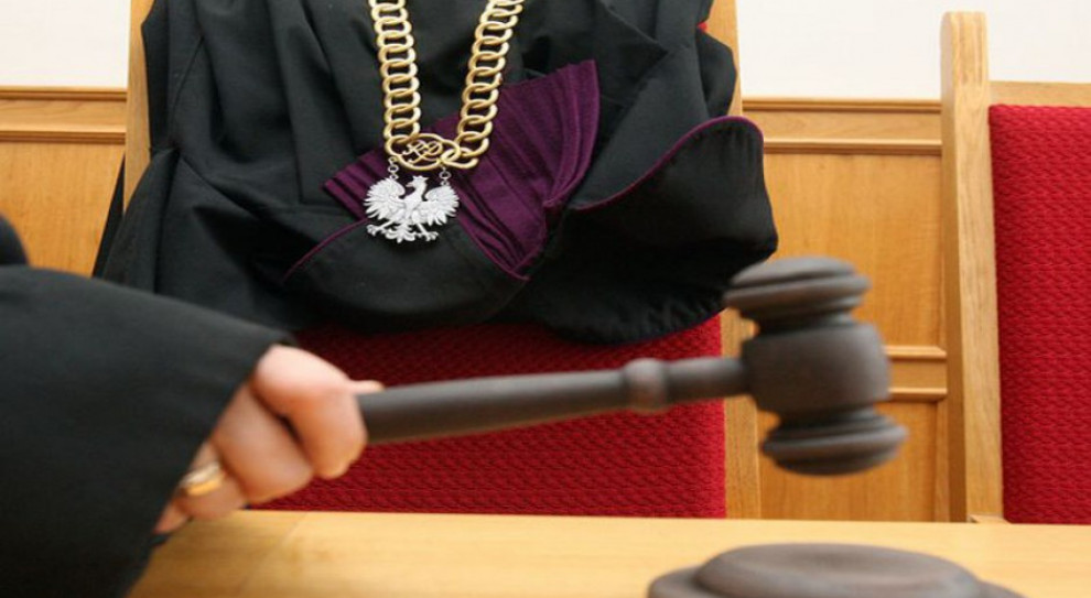 Według śledczych dyrektor przez lata pobierał od pracowników na stanowiskach kierowniczych "procent" od wynagrodzenia i premii. Fot. Fotolia Były dyrektor IMGW zostaje w areszcie do marca