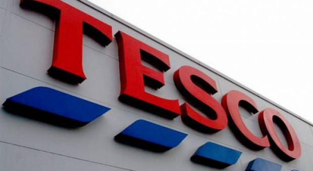 "Realna podwyżka" ma mieć raczej wysokość kilkuset, a nie kilkudziesięciu złotych. (Fot.: Tesco) Sierpień 80 negocjuje podwyżki w Tesco