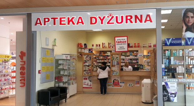 Nowela zakłada, że przesłankami do wydania zezwolenia będzie co najmniej 3 tys. mieszkańców gminy przypadających na jedną aptekę i odległość 500 m od apteki już istniejącej (fot.aptekadyzurna.pl) "Apteka dla aptekarza" podpisana przez prezydenta