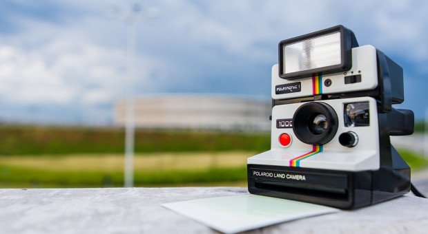 Nazwa Polaroid jest znakiem towarowym założonej w 2937 r. firmy Polaroid Corporation. (fot. pixabay) Wiaczesław Smołokowski przejął markę Polaroid