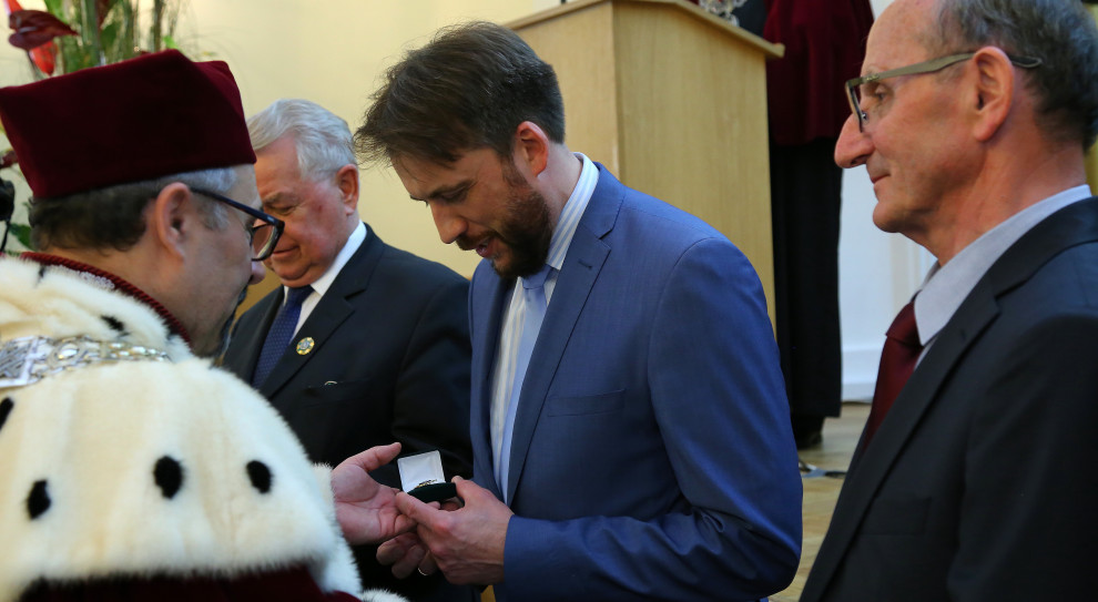 Carrefour zawarł z SGGW porozumienie, w ramach którego m.in. organizowane są seminaria oraz konferencje naukowe. (fot.: mat. pras.) Carrefour uhonorowany Odznaką Honorową „Za zasługi dla SGGW”