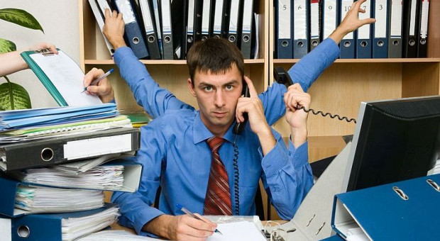 50,7 proc. pracowników przyznało, że nie potrafią pracować bez ciągłego sprawdzania poczty elektronicznej czy odbierania telefonów (fot.fotolia) Maile i telefony rozpraszają pracowników i zmniejszają ich efektywność