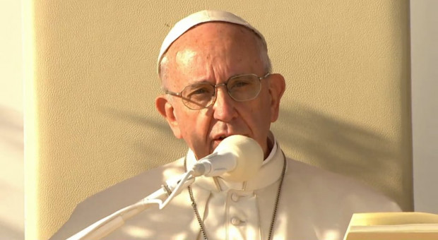 Papież Franciszek podczas Światowych Dni Młodzieży w Krakowie. (fot. twitter.com) Papież Franciszek ostrzega: gdy nie ma pracy, zagrożona jest demokracja
