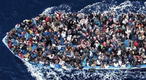 Włochy, uchodźcy: Od początku roku przypłynęło ponad 60 tys. migrantów