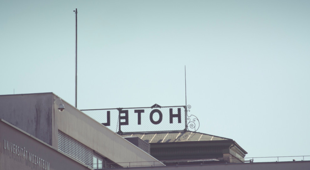 Andrzej Gut-Mostowy zapowiada rozwiązania wspirające branże turystyczną (fot. Unsplash) Resort zapowiada pomoc branży turystycznej