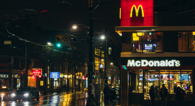 McDonald's to światowy synonim sukcesu marki restauracji typu fast food. (fot. unsplash.com) McDonald's sięga w rekrutacji po Snapchat
