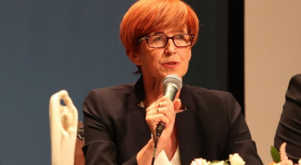 Naszą troską pozostaje sytuacja emerytów i rencistów - powiedziała minister (Elżbieta Rafalska, fot.twitter.com/MRPiPS_GOV_PL) Emerytury i renty: Ile wyniesie waloryzacja w 2018 roku?