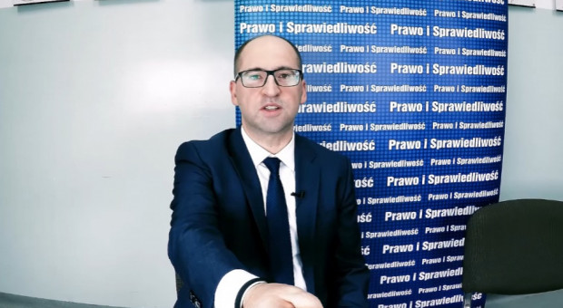 Bielan stwierdził, że Zjednoczona Prawica (PiS, Solidarna Polska, Polska Razem) jest najbardziej udanym projektem politycznym od 1989 r. (Adam Bielan, fot.Adam Bielan/YouTube.com) Zmiany personalne w rządzie?