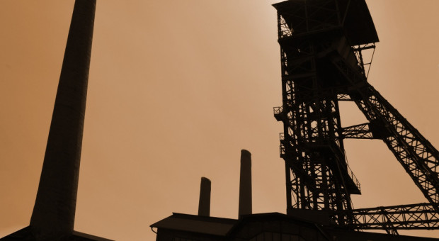 Bieruń: Pożar w budynku kopalni; ewakuowano 300 górników pracujących pod ziemią