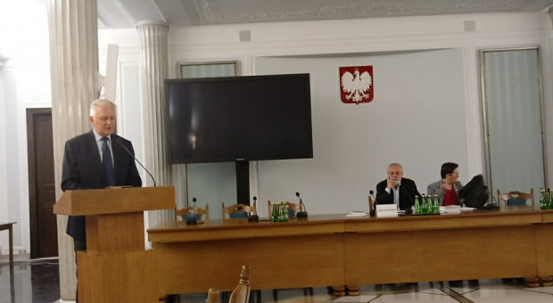 Wicepremier, minister nauki i szkolnictwa wyższego Jarosław Gowin wziął udział w posiedzeniu sejmowej Komisji Edukacji Nauki i Młodzieży (fot. Michał Wypij/twitter) Jarosław Gowin: Ustawa o uczelniach powstaje w szerokim dialogu ze środowiskiem