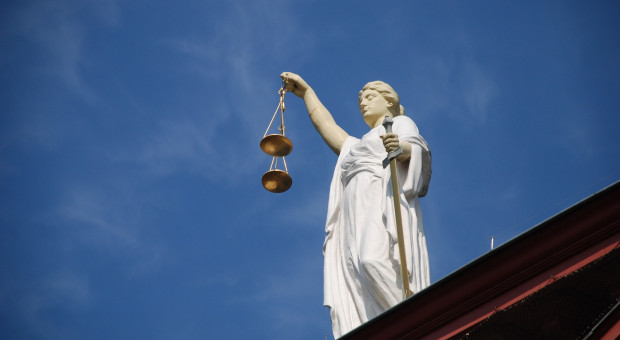Zmiany dla sędziów, Nowoczesna: Rząd wprowadza same ustawy kadrowe