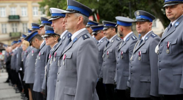 Policja pracuje sprawnie i dobrze, ale zdarzają się przypadki łamania prawa wśród funkcjonariuszy - powiedział wiceminister spraw wewnętrznych i administracji (fot.mswia.gov.pl) Jarosław Zieliński: Policjant musi być wzorem. Łamanie prawa będzie surowo karane