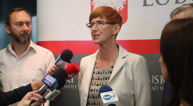 Elżbieta Rafalska w Lublinie, gdzie trwała rozmowa o sytuacji rodzin na wsi. (fot.:Ministerstwo Rodziny/twitter.com) Minister zachęca do posiadania tzw. "późnych" dzieci