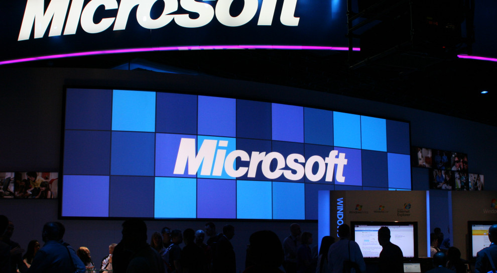 Microsoft to amerykański potentat na rynku systemów operacyjnych, ale to nie jedyna przestrzeń w jakiej spółka działa. Ma też np. silną obecność w elektronicznej rozrywce interaktywnej - w grach komputerowych. (fot.:wikimedia.org/CC) Microsoft idzie po innowacje. Michał Jaworski tłumaczy jaka jest rola giganta IT