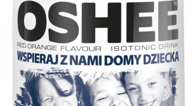 OSHEE od dawna wspomaga i tworzy programy, służące wsparciu osób potrzebujących. Jest także partnerem akcji SZLACHETNA PACZKA, Fundacji R’n’Roll oraz Stowarzyszenia Wiosna fot. materiały prasowe Prodycent napojów wspomoże domy dziecka