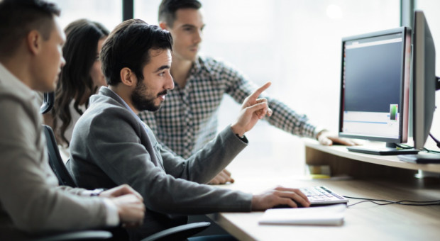 Jak prognozuje Kodilla, do 2020 roku liczba przyjętych na kierunki związane z informatyką studentów zmniejszy się o 42 tys. (fot. fotolia) Informatyka coraz popularniejsza, ale na rynku wciąż brakuje programistów
