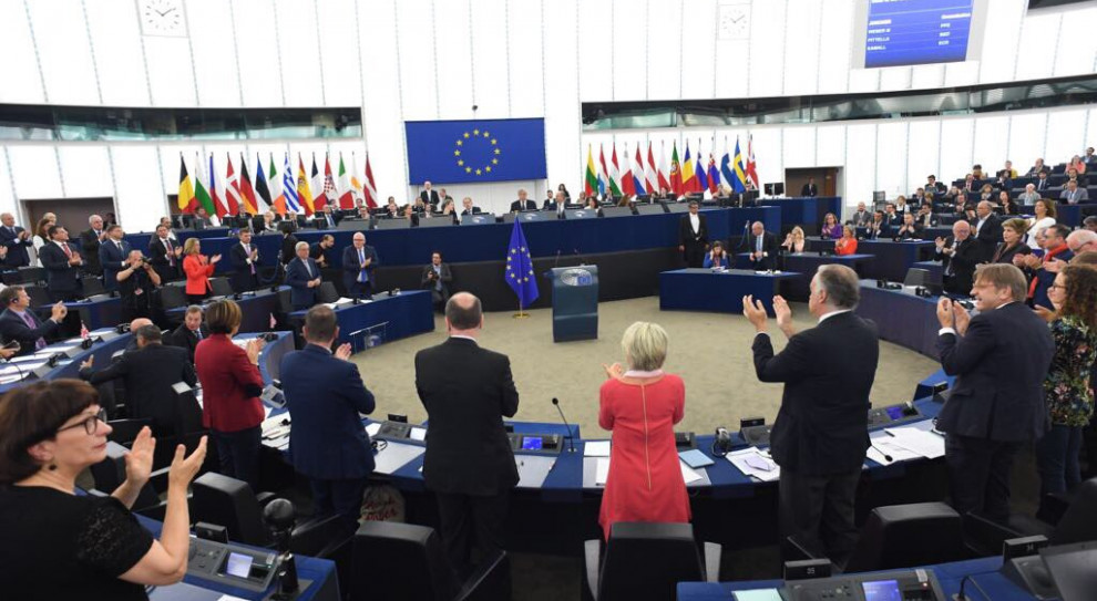 Jean-Claude Juncker zaprezentował w Strasburgu program zmian, jakie mają być przeprowadzone do końca obecnej kadencji KE i europarlamentu (fot.twitter.com/JunckerEU) Uchodźcy: Unia Europejska będzie odsyłać imigrantów
