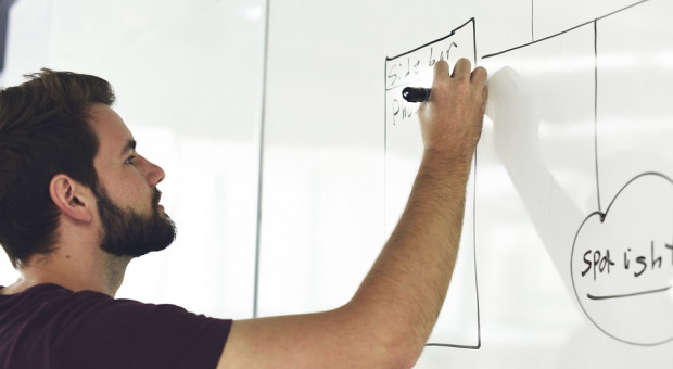 "Mój startup - mój biznes" to wspólny projekt Kieleckiego Parku Technologicznego (KPT), Świętokrzyskiego Centrum Doskonalenia Nauczycieli (ŚCDN) oraz Narodowego Banku Polskiego (NBP). (fot. pixabay.com) Świętokrzyskie: Ruszył projekt edukacji biznesowej dla młodzieży