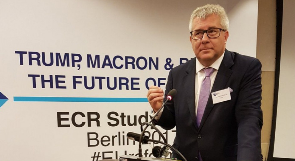 Termin na relokację uchodźców minął (Ryszard Czarnecki, fot.twitter.com/r_czarnecki) Relokacja, Ryszard Czarnecki: Na siłę imigrantów nam nie wcisną