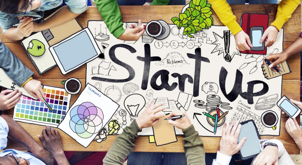 Aż 3/4 start-upów zatrudniających obcokrajowców ma w zespole co najmniej jednego Ukraińca, Amerykanina, Brytyjczyka, Białorusina lub Rosjanina. Fot. Shutterstock Oto zarobki szefów polskich start-upów. 3/4 nie dostaje więcej niż 10 tys. zł
