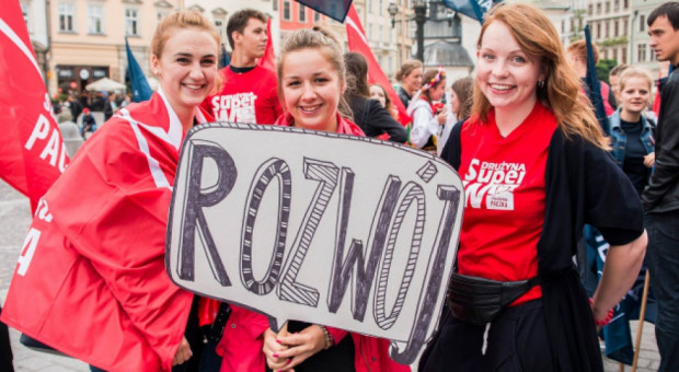 Darowizna na rzecz lokalnego środowiska wolontariuszy to koszt w wysokości 5 tys. zł (fot.szlachetnapaczka.pl) Szlachetna Paczka: Biznes wesprze wolontariuszy przez Allegro