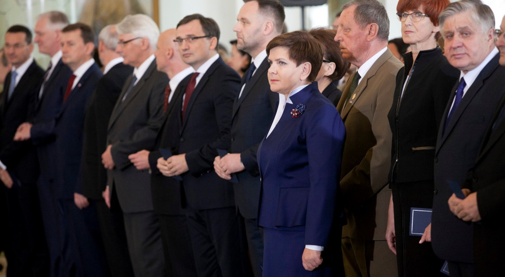 Czy rząd Prawa i Sprawiedliwości kiedykolwiek zlikwiduje umowy śmieciowe? (fot. PTWP) Umowy śmieciowe w ministerstwach są powszechne... i dobrze płatne
