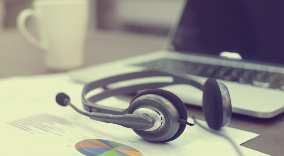 SSC/BPO myśli o zatrudnianiu osób starszych i matek wracających na rynek pracy. (Shutterstock.com) Branża SSC/BPO też odczuwa braki kadrowe. Zobacz gdzie chce znaleźć rezerwy