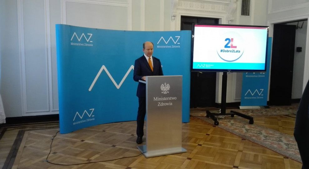 Minister zapewnił, że resort monitoruje zjawisko klauzuli opt-out i ocenił, że "ono w tej chwili nie przybiera takiego wymiaru, który w istotny sposób mógłby niepokoić" (fot. Ministerstwo Zdrowia/twitter) Konstanty Radziwiłł: Nawoływania do rezygnacji z dodatkowej pracy nie licują z godnością lekarzy