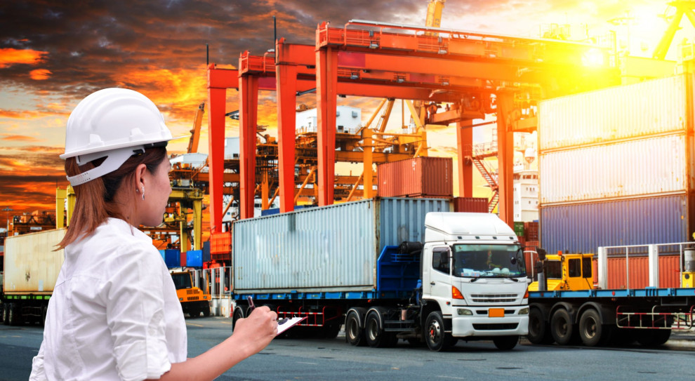 Jedynie 22 proc. pracowników zatrudnionych w branży transportowej w Europie stanowią kobiety (fot.shutterstock) Usługi TSL, praca: Kobiety mają szansę w branży transportowej?