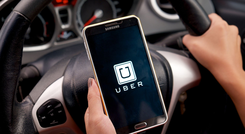 Dara Khosrowshahi poinformował, że na razie nic nie wskazuje na to, że skradzione z Ubera dane zostały wykorzystane niezgodnie z przeznaczeniem (fot.shutterstock) Uber: Hakerzy wykradli dane osobowe 57 mln użytkowników