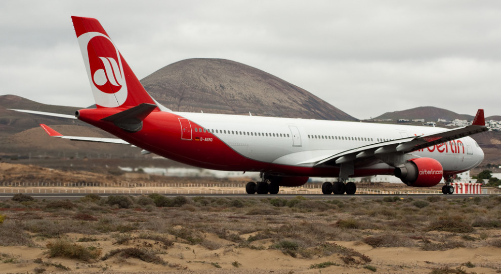 Air Berlin upadło w końcu lata. Linia dostała wsparcie na bieżące działanie do końca listopada i lada dzień zakończy wszelką aktywność. (fot.: Andy Mitchell/flickr.com/CC BY-SA 2.0) Air Berlin. Pracownicy linii lotniczej boją się o jutro, protestowali w Berlinie