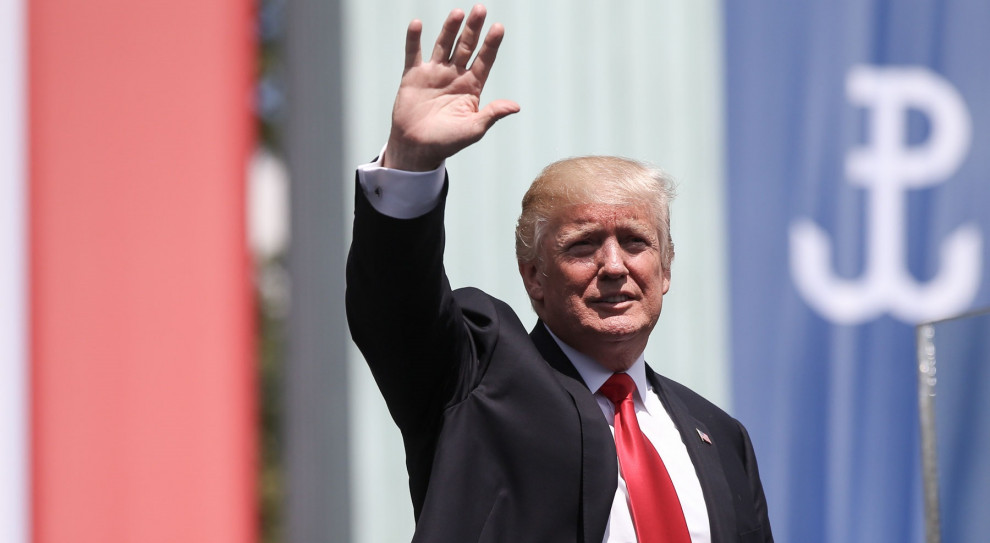 W 1980 r. Trump zatrudnił do rozbiórki Bonwit Teller "ekipę 200 nieudokumentowanych polskich robotników, którzy pracowali na 12-godzinnych zmianach" (Donald Trump, fot.prezydent.pl/Grzegorz Jakubowski) "NYT": Donald Trump zapłacił 1,3 mln dol. w ramach ugody ws. polskich pracowników