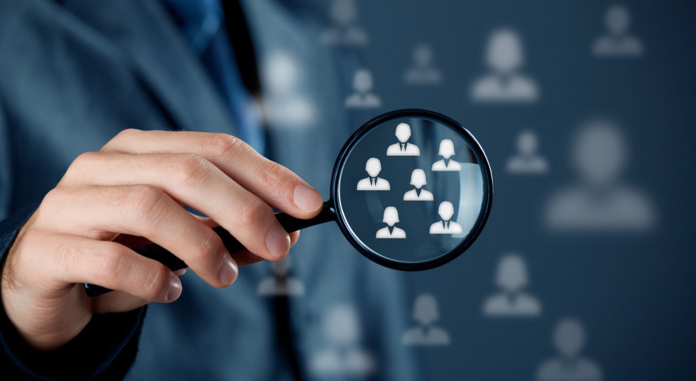 Według BIEC mniej osób opuszcza bezrobocie w wyniku znalezienia pracy i jednocześnie spada liczba osób rejestrujących się jako bezrobotne (fot.shutterstock) BIEC, zatrudnienie: Rynek pracy zniwelował sezonowe wzrosty bezrobocia