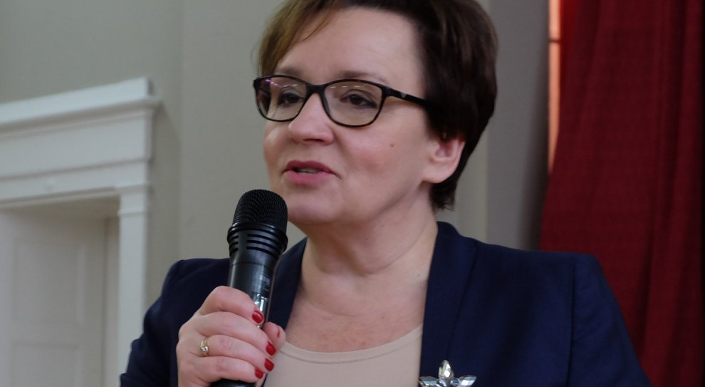 MEN opublikowało "Poradnik wolontariusza" przybliżający zasady organizacji szkolnego wolontariatu (Anna Zalewska, fot.twitter.com/MEN_GOV_PL) Dzień Wolontariusza, Anna Zalewska: Dziękuję wolontariuszom za ich bezinteresowną pracę