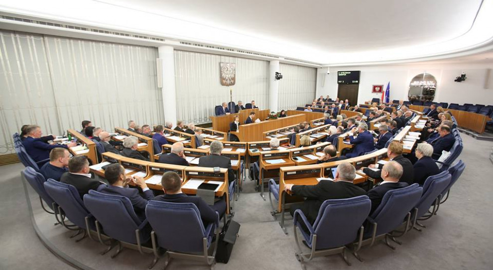 Senat zagłosował za nowym systemem wsparcia małych i średnich firm (fot. Facebook/Senat Rzeczypospolitej Polskiej) Gwarancja dla MŚP z kilku źródeł. Senat za nowym systemem wsparcia