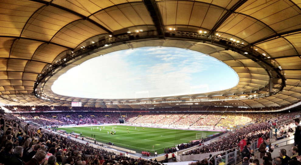 Budowie stadionów przyglądają się nie tylko w Katarze. Sporo mówiło się o podobnych nadużyciach wobec pracujących na budowach w Rosji, która będzie gospodarzem Mistrzostw Europy w Piłce Nożnej już za rok. (fot. flickr.com/CC BY 2.0) Katar 2022: Amnesty International ostrzega, że pracownicy są wykorzystywani przy budowie stadionów
