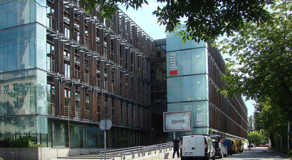 Siedziba główna Gazety Wyborczej w Warszawie (fot.:commons.wikimedia.org/Szczebrzeszynski) Specjalna komisja Agory za zwolnieniem podejrzewanego o mobbing