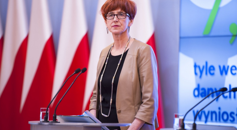 Jak przewidywała minister, w ciągu trzech najbliższych miesięcy stopa bezrobocia może utrzymać się na obecnym poziomie lub niewiele wzrosnąć (Elżbieta Rafalska, fot.premier.gov.pl) Elżbieta Rafalska: Największe wyzwanie to poprawa sytuacji osób długotrwale bezrobotnych