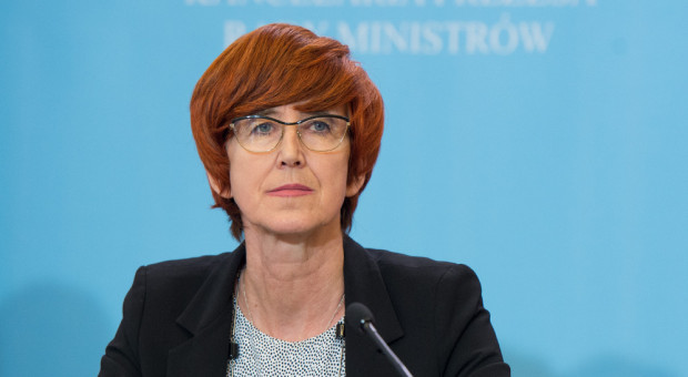 "Chciałabym, aby w Polsce ludzie zarabiali o więcej, ale działamy też w określonych realiach". Fot. KPRM Rafalska: Stażowe wliczane do płacy minimalnej uważam za niesprawiedliwe