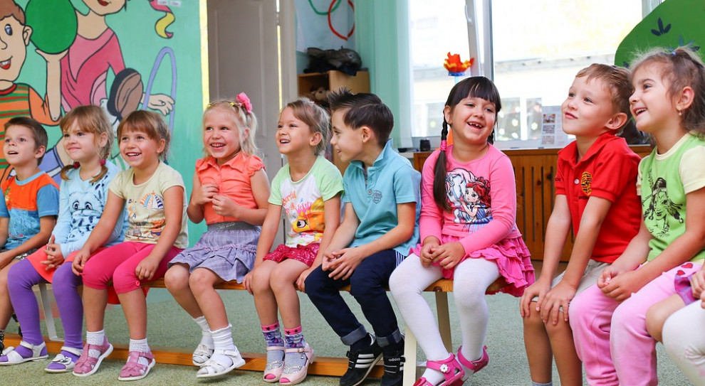 Zaświadczenie o niekaralności w związku z pedofilią wydawane jest w Hiszpanii we wszystkich regionalnych przedstawicielstwach rządu centralnego, a także w urzędach wspólnot autonomicznych (fot. pixabay.com) Hiszpania: Około 1000 pedofilów próbowało podjąć pracę z dziećmi w 2017 r.