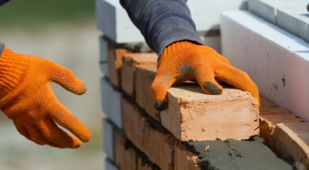 W 2016 r. liczba pracowników otrzymujących minimalne wynagrodzenie wzrosła do 1 mln 465 tys. (Fot. Shutterstock) Konfederacja Lewiatan: W budownictwie coraz więcej osób dostaje płacę minimalną